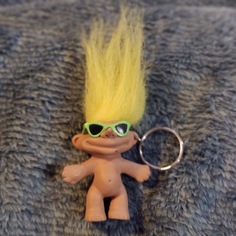 vintage 1991 Total Trollers "Street Kids" troll doll keychain.